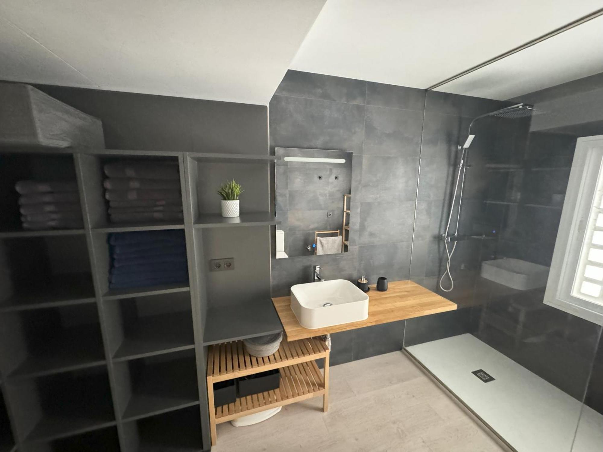Sunny Getaway Apartment *